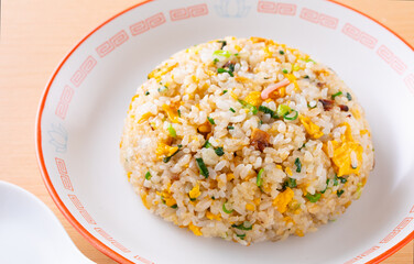 中華料理店で炒飯を食べる