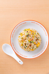 中華料理店で炒飯を食べる