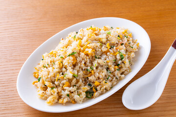 中華料理店で炒飯を食べる