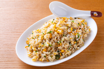 中華料理店で炒飯を食べる