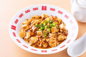 中華料理店で麻婆豆腐を食べる