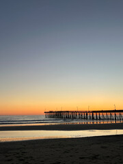 Obraz premium Sunset over Pier 