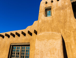Obraz premium Santa Fe Style Adobe Architecture, in Historic Downtown, Santa Fe, New Mexico, USA