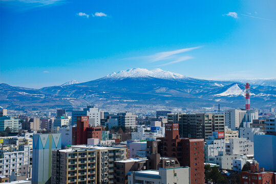 青森市街と八甲田山の眺め｜アスパムからの絶景