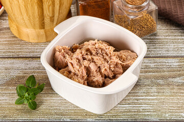 Canned tuna fish in the bowl