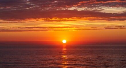 Obraz premium Sunset on red yellow sky back soft evening cloud over sea