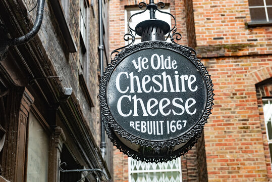 .Ye Olde Cheshire Cheese pub is a Grade II listed public house at 145 Fleet Street, known for its literary associations including Charles Dickens and Mark Twain.