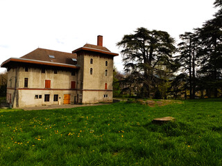 Obraz premium A castle in a park in Europe