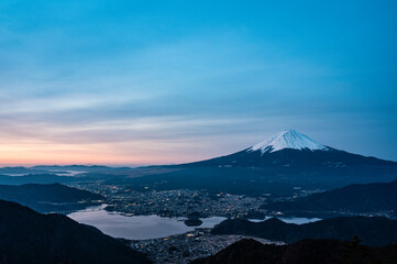 山梨県新道峠からの富士山と河口湖