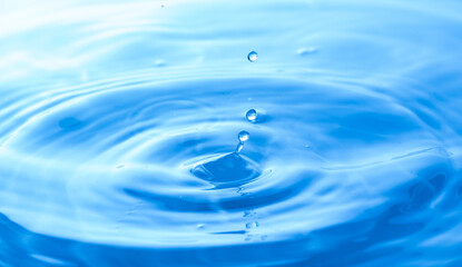 美しい水滴のアクション