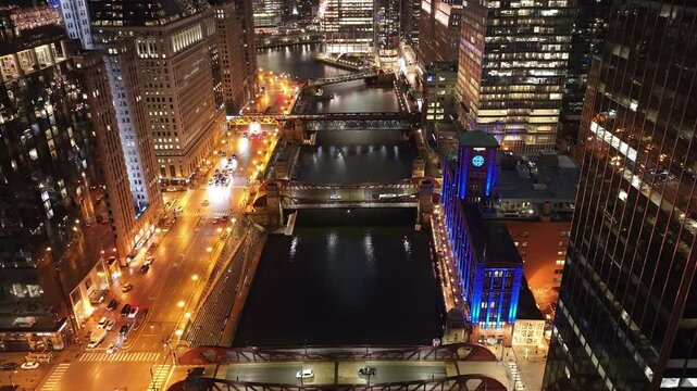 Aerial view of the L crossing the Chicago River