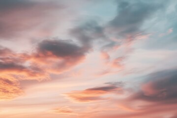 Obraz premium Sky bright pink clouds illuminated by the sun