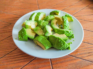 Fresh avocado slices on a plate, vibrant green and ready to eat.  Perfect for healthy eating, recipes, or food blog visuals.  Highquality image with natural lighting.