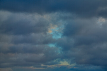 Obraz premium Powerful clouds slowly obscure the sun, reminding of the impermanence of weather and life. Symbolizes change and new challenges.