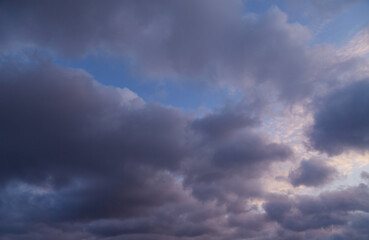 Obraz premium Bright light breaking through a veil of dark pink clouds creates an atmosphere of hope. Symbolizes overcoming difficulties and moving forward.