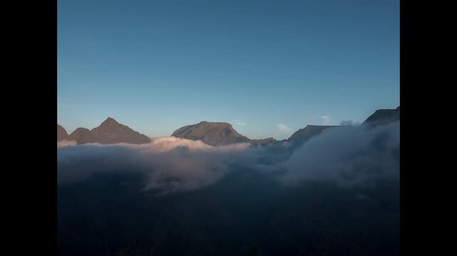 Timelapse La R&eacute;union - Sunset in Mafate and stars 1