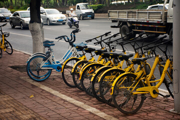 Obraz premium Bicycle stop at station beside road for chinese people and foreigner travelers rent for biking travel visit at Shantou town or Swatow city in Guangdong, China