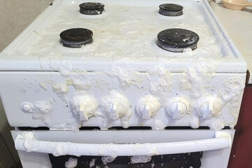 Gas stove filled with anti-grease agent, thorough general cleaning of the kitchen.