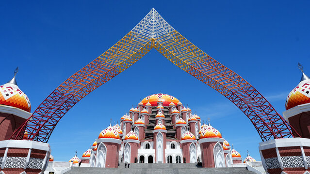 99 Domes Mosque also known as "Masjid 99 Kubah" is a luxurious and magnificent Mosque, located in famous Losari Beach, Makassar, South Sulawesi, Indonesia.