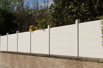 Clôture sur muret en PVC blanc 