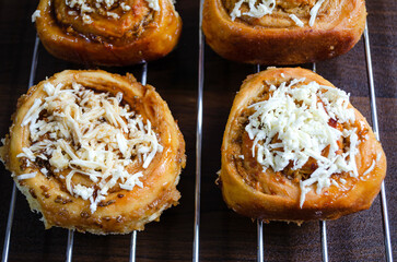 Golfeados venezolanos. Pan dulce típico con queso y melado de papelón o miel de caña. 