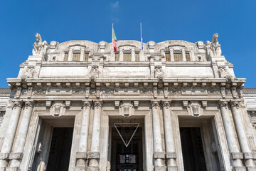 Obraz premium The main entrance of the Milano Central Train Station
