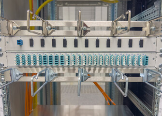 Netzwerk LWL Patchpanel Verbindung zu einem Netzwerk in einem Rechenzentrum