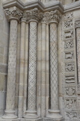 Obraz premium Colonnes de la façade de la basilique Saint-Denis. France