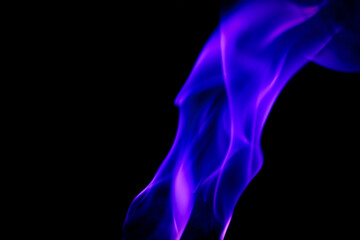Obraz premium Abstract Blue Smoke Flowing Against a Dark Background in Motion