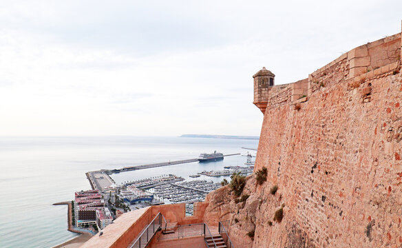 Castillo de Santa Barbar. Santa Barbara  Castle is a fortification in the center of Alicante, Spain. It stands on Mount Benacantil offering Panoramic sunset Views