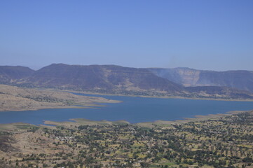 Obraz premium Backwater in the middle of mighty hills