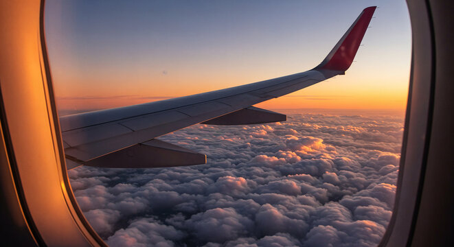 Vista da asa do avi&atilde;o atrav&eacute;s da janela do avi&atilde;o
