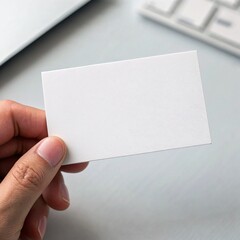 Obraz premium Mockup of a blank business card held in hand for branding and professional networking concept