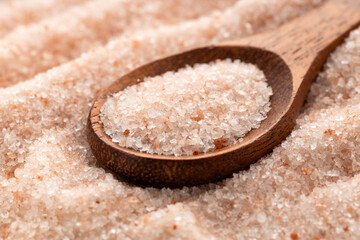Fine salt and pink Himalayan crystals on the spoon.