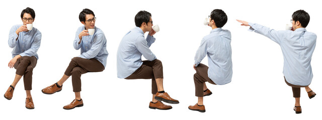 座る男性