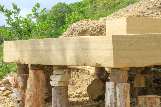 East Sumba – 12. 01. 2018 – The traditional Sumba stone grave slabs, ready to be shipped to customers, weigh up to tens of tons. They are made by splitting hills of stone with simple tools 