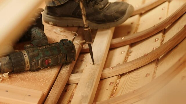 Securing Floor Stringer in Wood Boat Construction