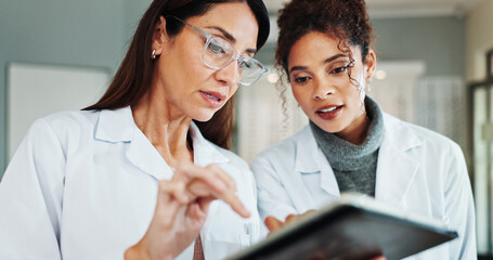 Tablet, women and ophthalmologist in clinic for vision discussion, planning treatment or eyesight test results. Digital technology, optometrist and store for eye health, collaboration or medical team