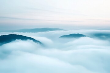 Fototapeta premium Misty Mountain Peaks: A Serene Landscape