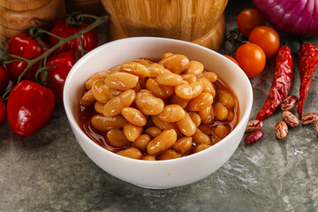 Canned beans in tomato sauce
