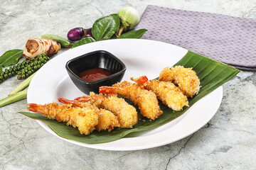 Shrimp tempura with spicy sauce