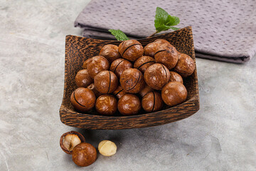 Sweet macadamia nut in the bowl