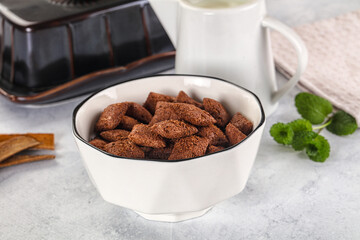 Dry sweet chocolate ceral flakes