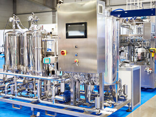 Systems for automated filtration of juices and wine