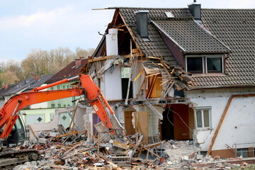 ein haus wird abgerissen
