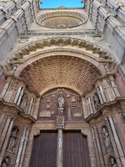 Fototapeta premium Majestic Gothic Cathedral Facade with Ornate Sculptures and Rose Window