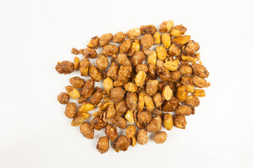 tas de cacahuètes caramélisée au sucre (chouchou)	