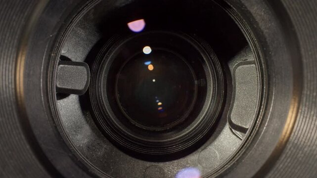 A zoom lens macro doing a zoon in and zoon out.