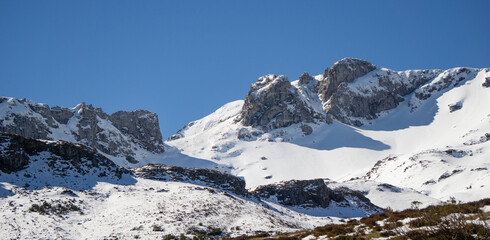 Moutnain panorama in winter with rgged peaks covered with snow
