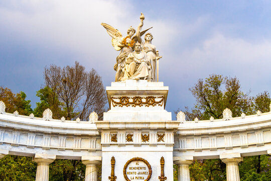 Hemiciclo a Benito Juarez archway architectural masterpiece in Mexico City.